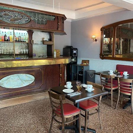 Hotel Les trois maures à Verdun-sur-le-Doubs Extérieur photo
